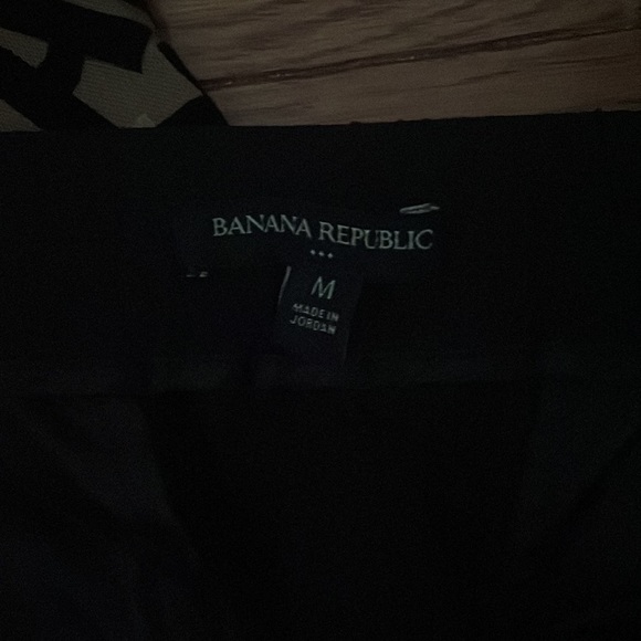 Good Condition Banana Republic Black Pleated Ankle-Length Work Slacks: Size M. - Picture 7 of 8